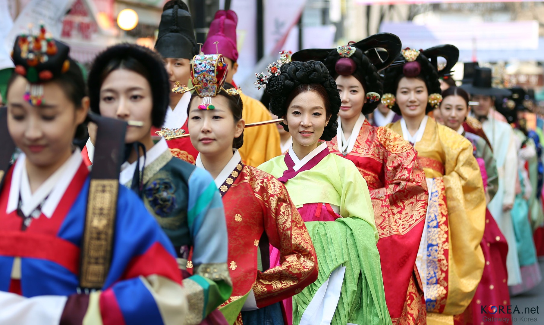 women wearing traditional clothing of south krorea