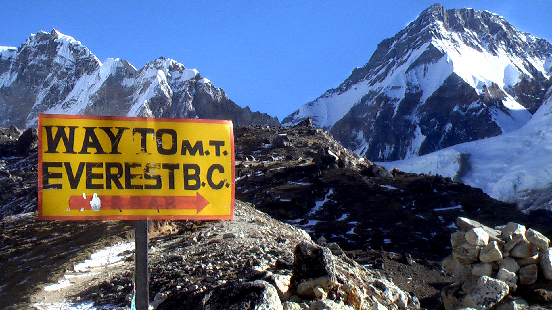 everest base camp sign